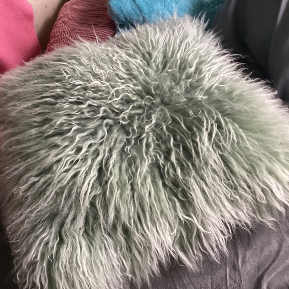 URBAN BARN SAGE GREEN LARGE SQUARE MONGOLIAN SHEEP FUR PILLOW - Picture 10 of 10